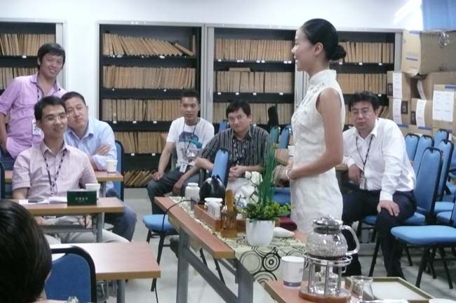 心馨时尚茶艺受深圳中兴通讯公司邀请,对其海员员工举办茶文化讲座、茶道讲座