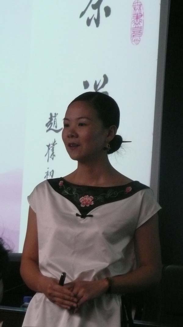 2010年4月，心馨时尚茶艺受深圳建设银行邀请，举办《闲来把盏问茶》茶文化讲座、茶道讲座