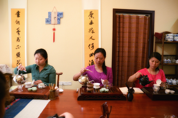 心馨茶艺培训总第33期初级茶艺师培训班学员们在心馨茶艺的实操课